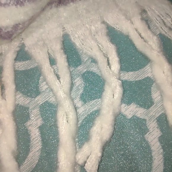 TRUE CRAFT WHITE LAVENDAR PURPLE SUPER SOFT SHAWL/SCARF WITH POCKETS NWT - Picture 9 of 10